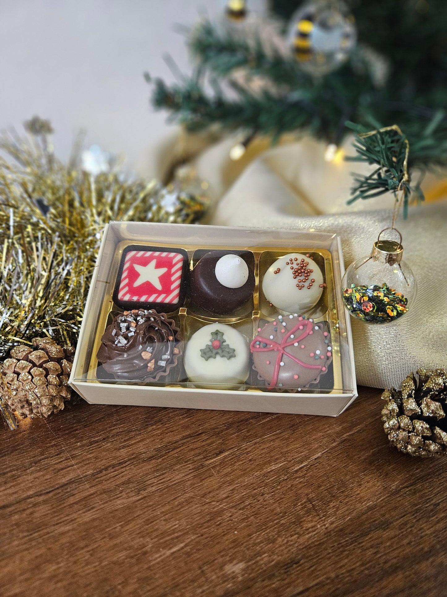 Festive Chocolate Box - Bee Sweet (Argyll)